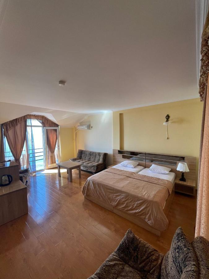 Hotel Lazuri In Kvariati Exteriör bild