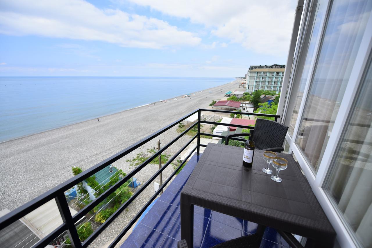 Hotel Lazuri In Kvariati Exteriör bild