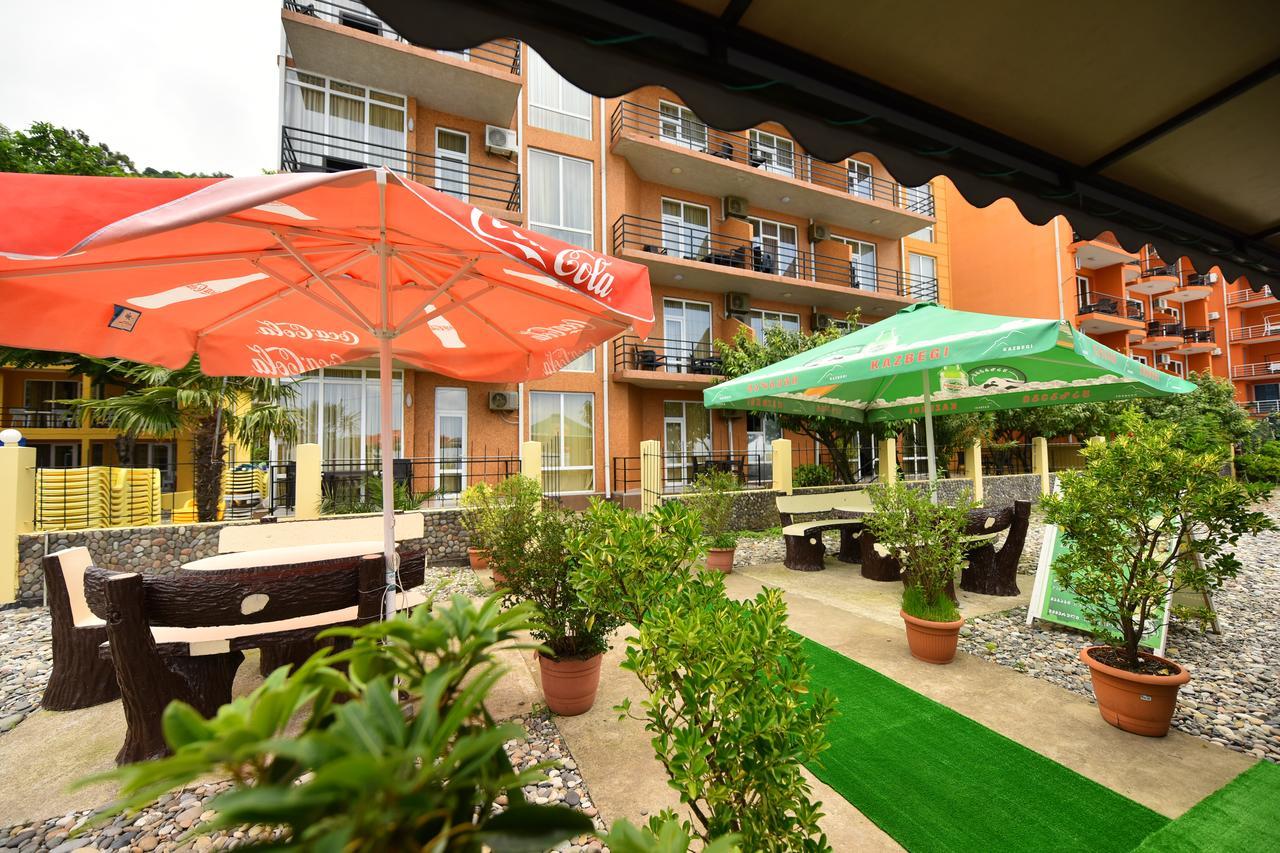 Hotel Lazuri In Kvariati Exteriör bild